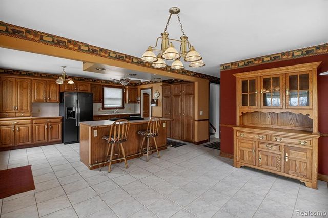 29901 Kelly Road, Roseville, MI 48066