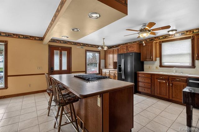 29901 Kelly Road, Roseville, MI 48066