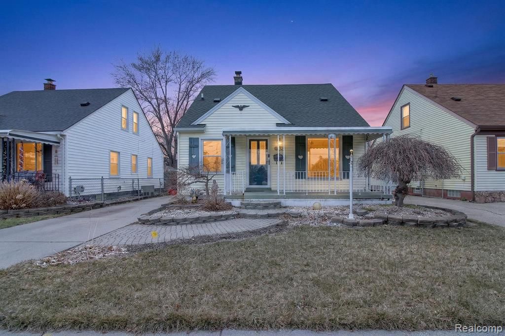 29901 Kelly Road, Roseville, MI 48066