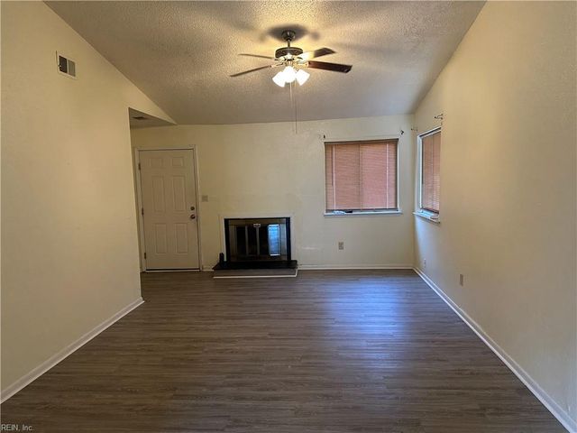 3809 Peachtree LN W, Portsmouth, VA 23703