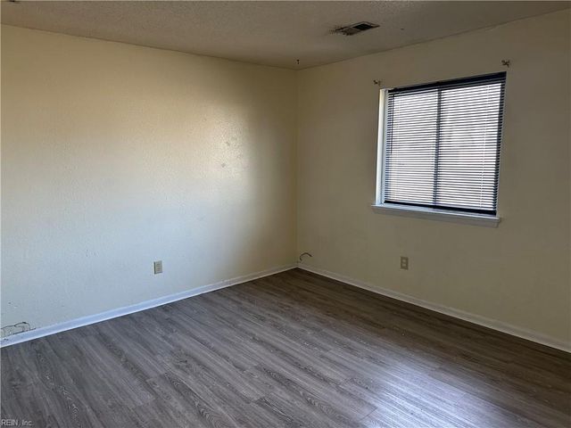 3809 Peachtree LN W, Portsmouth, VA 23703