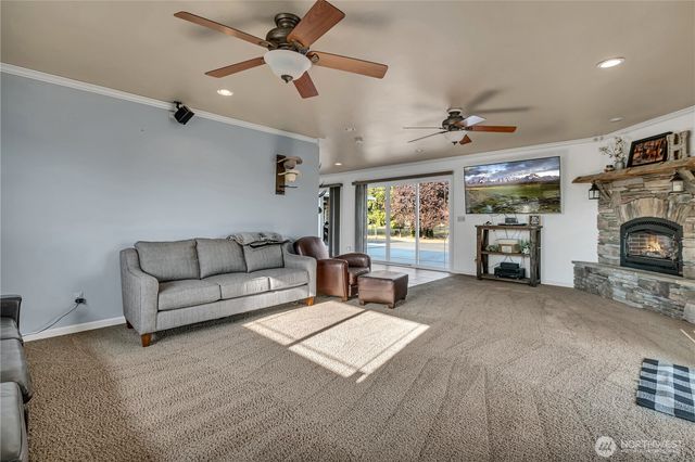 23815 SE 448th Street, Enumclaw, WA 98022