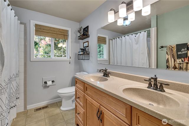 23815 SE 448th Street, Enumclaw, WA 98022