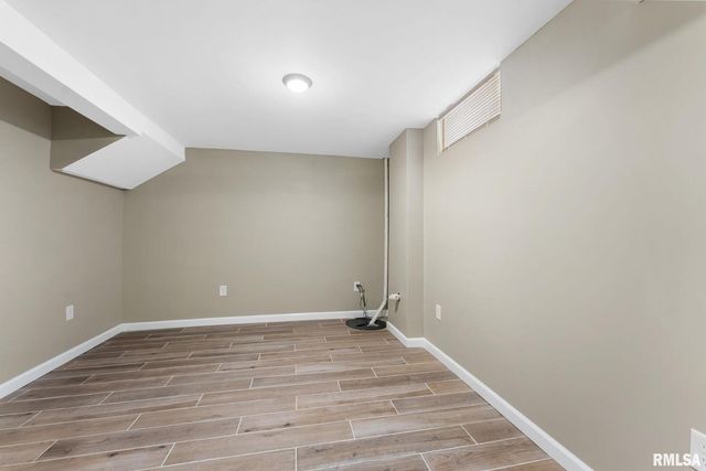 125 S Birchwood Avenue, Davenport, IA 52802