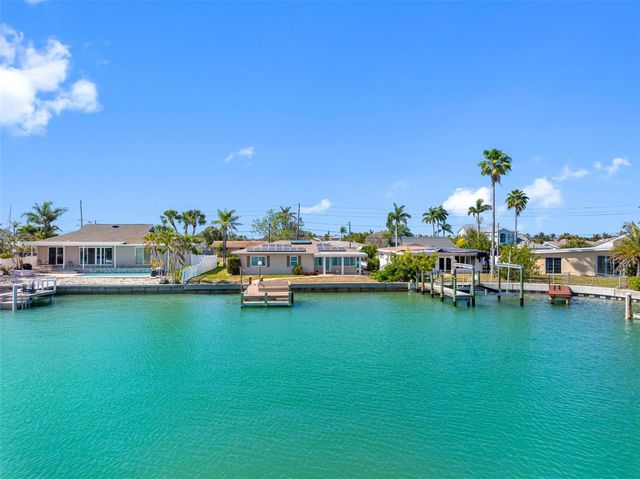 555 115TH AVENUE, Treasure Island, FL 33706