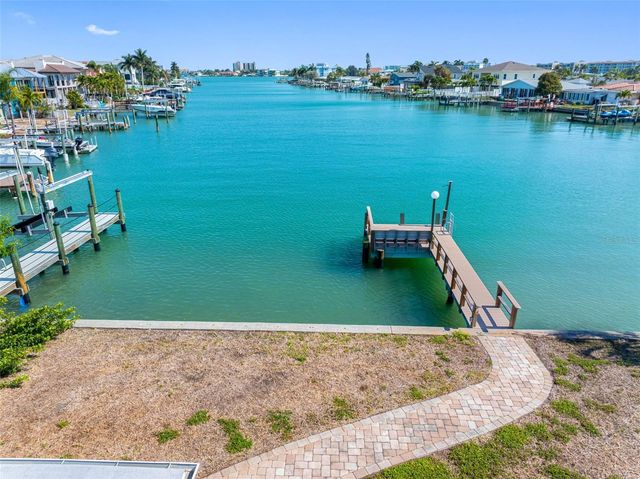 555 115TH AVENUE, Treasure Island, FL 33706