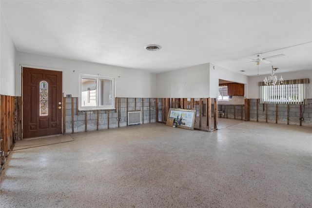 555 115TH AVENUE, Treasure Island, FL 33706