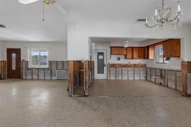 555 115TH AVENUE, Treasure Island, FL 33706