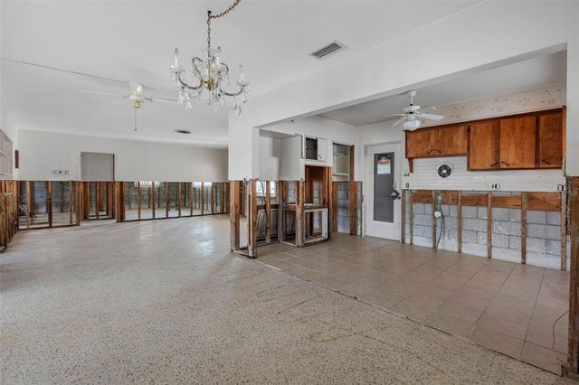 555 115TH AVENUE, Treasure Island, FL 33706