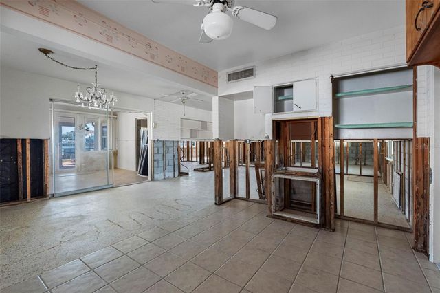 555 115TH AVENUE, Treasure Island, FL 33706