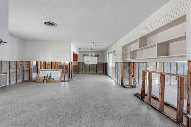 555 115TH AVENUE, Treasure Island, FL 33706