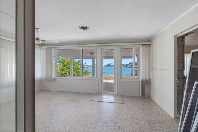 555 115TH AVENUE, Treasure Island, FL 33706