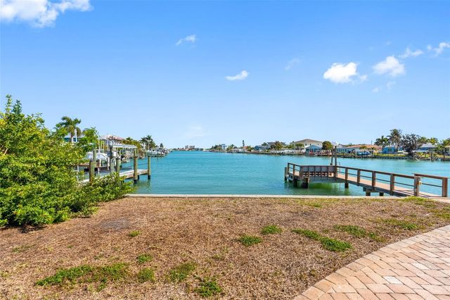 555 115TH AVENUE, Treasure Island, FL 33706