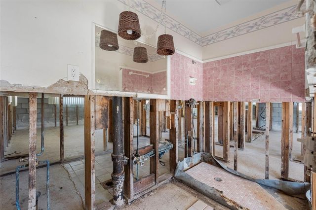 555 115TH AVENUE, Treasure Island, FL 33706