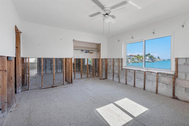 555 115TH AVENUE, Treasure Island, FL 33706