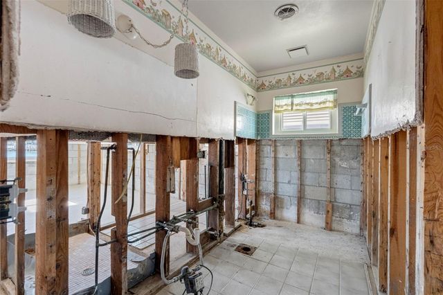 555 115TH AVENUE, Treasure Island, FL 33706