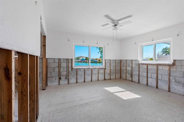 555 115TH AVENUE, Treasure Island, FL 33706