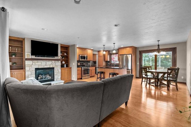 606 S WILD ROSE LANE, Appleton, WI 54914