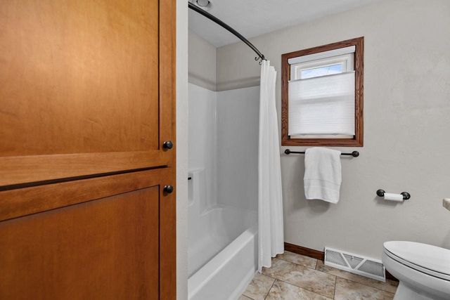 606 S WILD ROSE LANE, Appleton, WI 54914