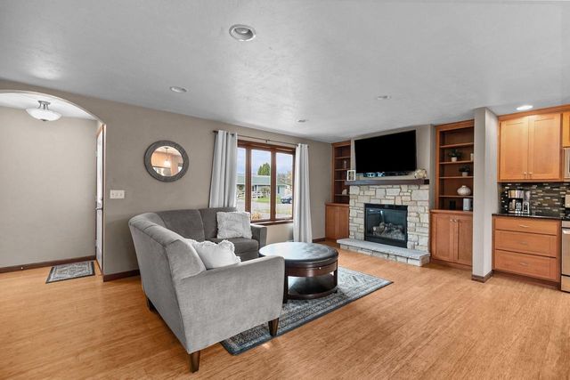 606 S WILD ROSE LANE, Appleton, WI 54914