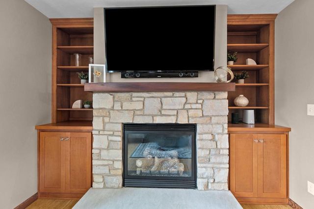 606 S WILD ROSE LANE, Appleton, WI 54914