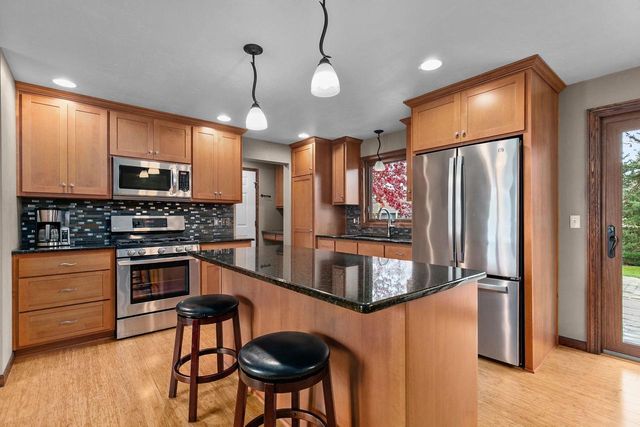 606 S WILD ROSE LANE, Appleton, WI 54914