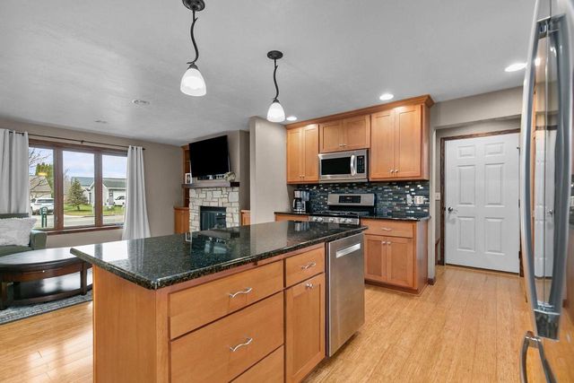 606 S WILD ROSE LANE, Appleton, WI 54914