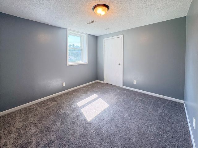 504 E 26th Street S, Newton, IA 50208