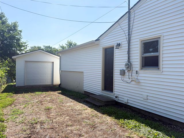 504 E 26th Street S, Newton, IA 50208