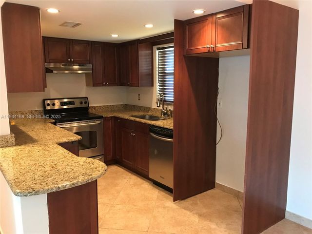 9355 Fontainebleau Blvd C105, Miami, FL 33172