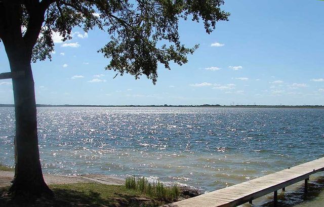 8423 Southern Shore Court, Kemp, TX 75143