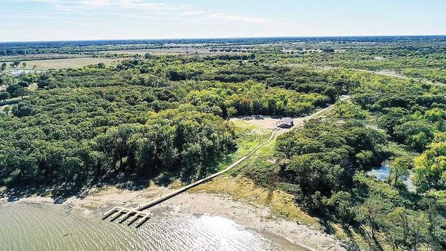 8423 Southern Shore Court, Kemp, TX 75143