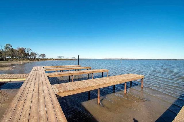 8423 Southern Shore Court, Kemp, TX 75143