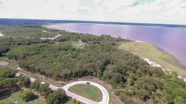 8423 Southern Shore Court, Kemp, TX 75143