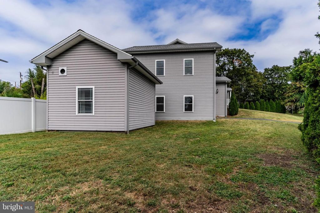 4623 MARBLEHEAD ST, Harrisburg, PA 17109