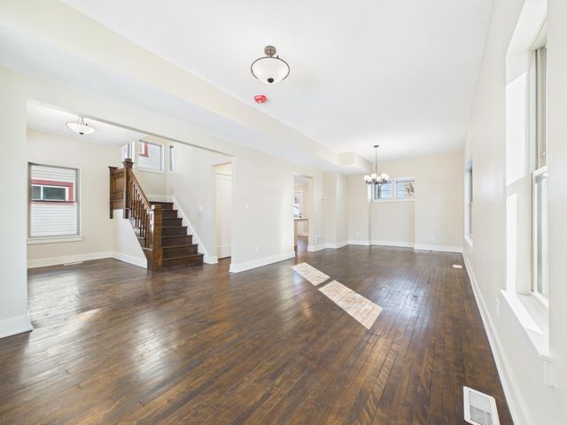 2427 17th Avenue S, Minneapolis, MN 55404