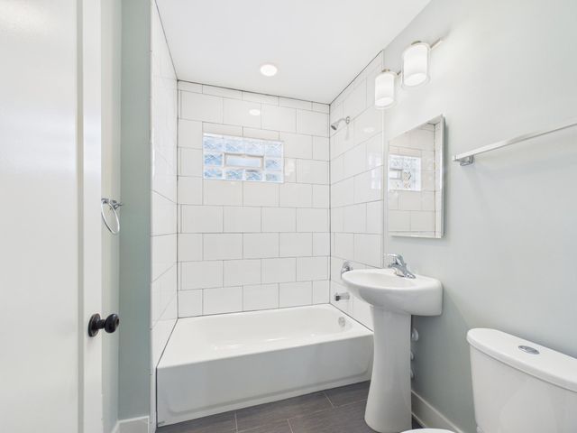 2427 17th Avenue S, Minneapolis, MN 55404