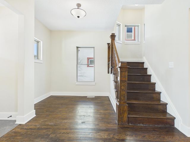 2427 17th Avenue S, Minneapolis, MN 55404