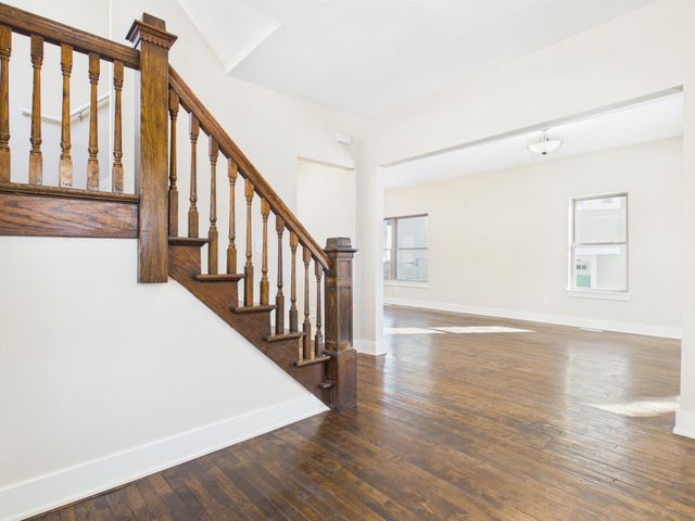 2427 17th Avenue S, Minneapolis, MN 55404