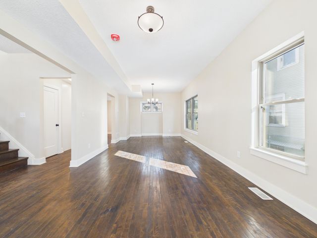 2427 17th Avenue S, Minneapolis, MN 55404