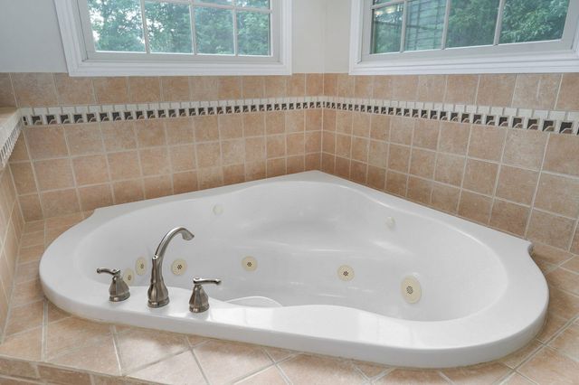 1088 Indian Grove Lane, Rogersville, MO 65742