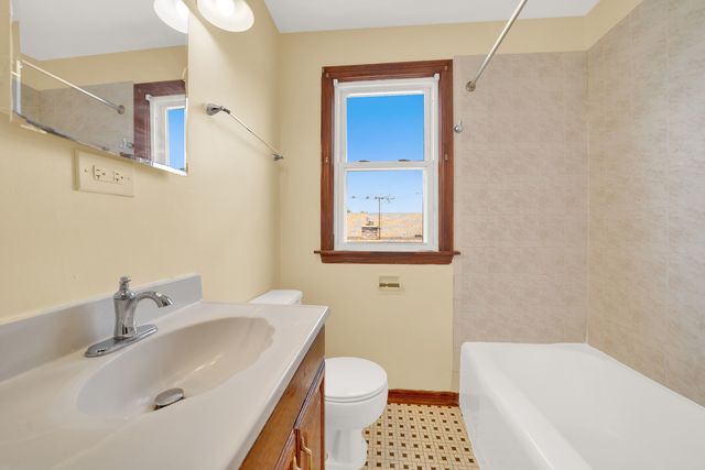 2718 Kenilworth Avenue, Berwyn, IL 60402