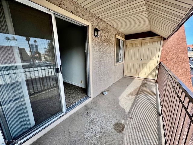 5041 River Glen Drive 96, Las Vegas, NV 89103