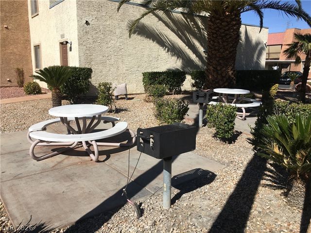 5041 River Glen Drive 96, Las Vegas, NV 89103