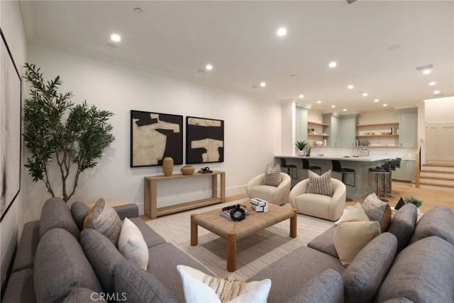 1946 Port Carney Pl., Newport Beach, CA 92660