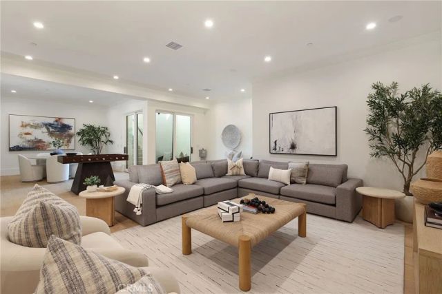 1946 Port Carney Pl., Newport Beach, CA 92660