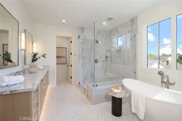 1946 Port Carney Pl., Newport Beach, CA 92660