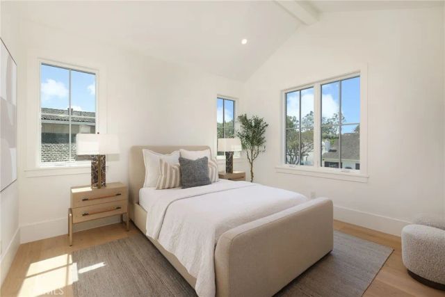 1946 Port Carney Pl., Newport Beach, CA 92660