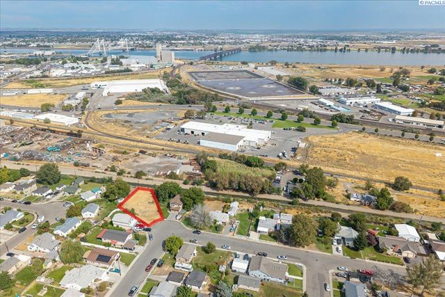 811 E 4th, Kennewick, WA 99336