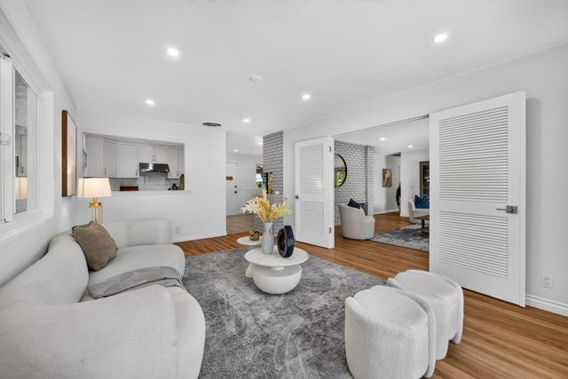 1443 Hollenbeck Avenue, Sunnyvale, CA 94087